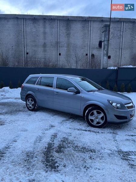 Универсал Opel Astra 2010 в Тернополе