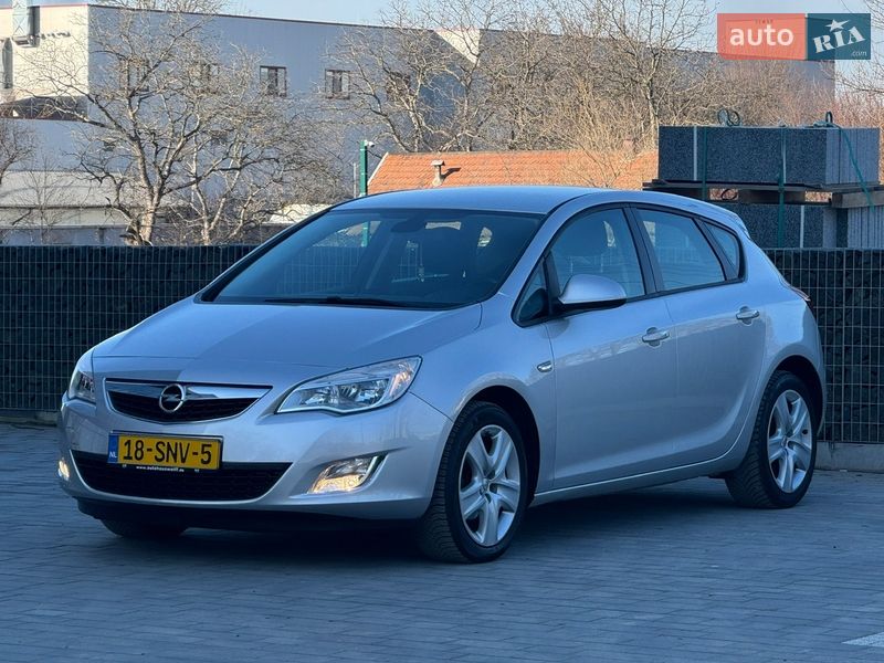 Хэтчбек Opel Astra 2011 в Стрые