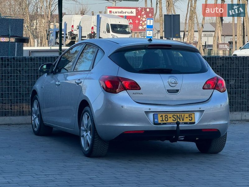Хэтчбек Opel Astra 2011 в Стрые