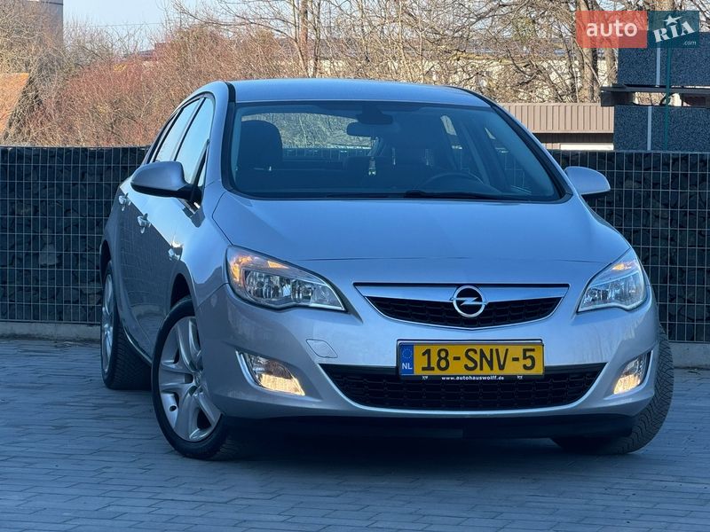 Хэтчбек Opel Astra 2011 в Стрые