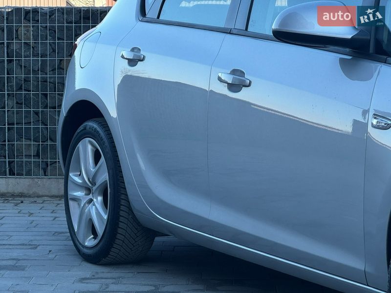 Хэтчбек Opel Astra 2011 в Стрые