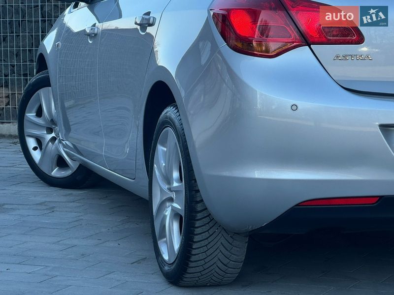 Хэтчбек Opel Astra 2011 в Стрые