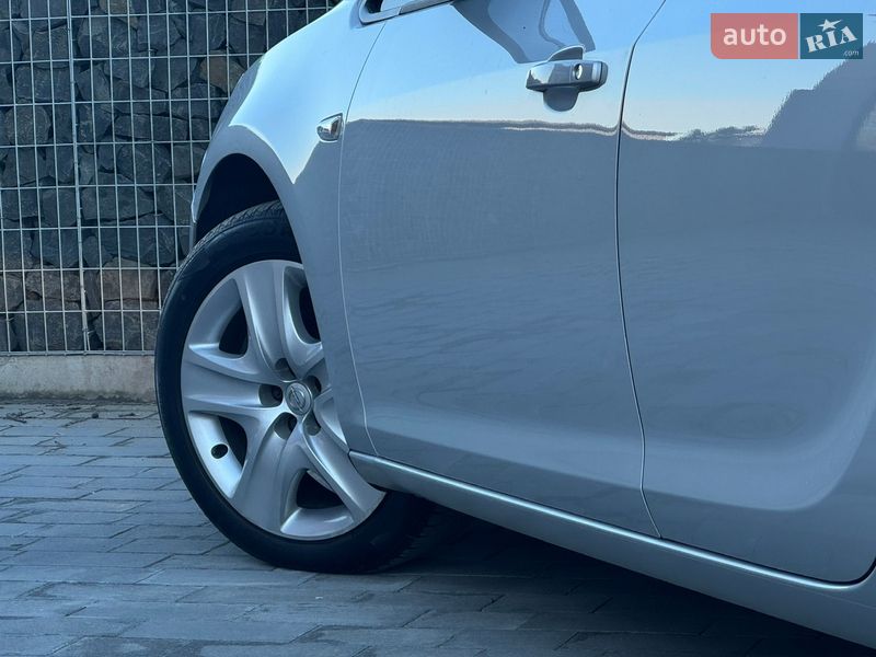 Хэтчбек Opel Astra 2011 в Стрые