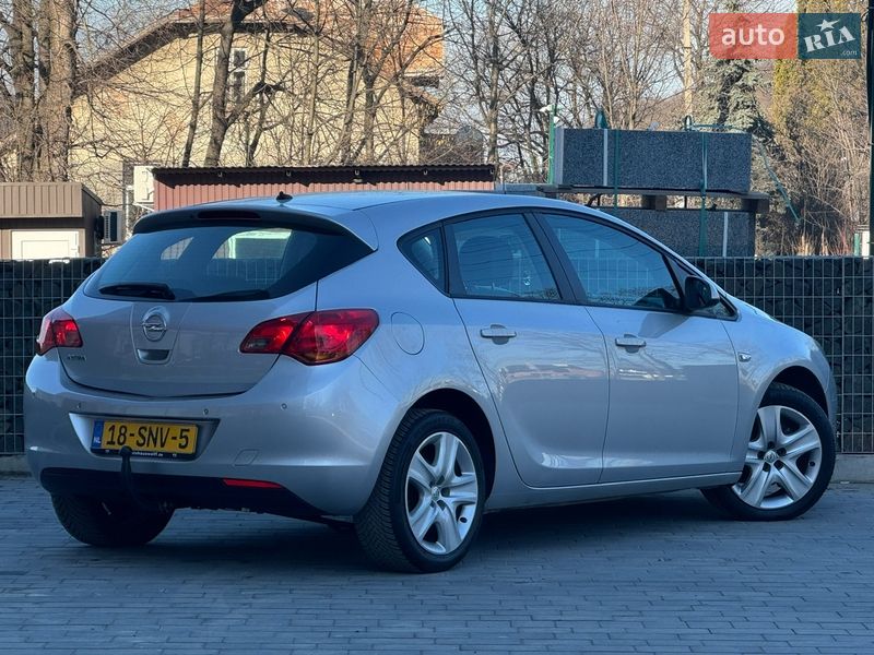 Хэтчбек Opel Astra 2011 в Стрые
