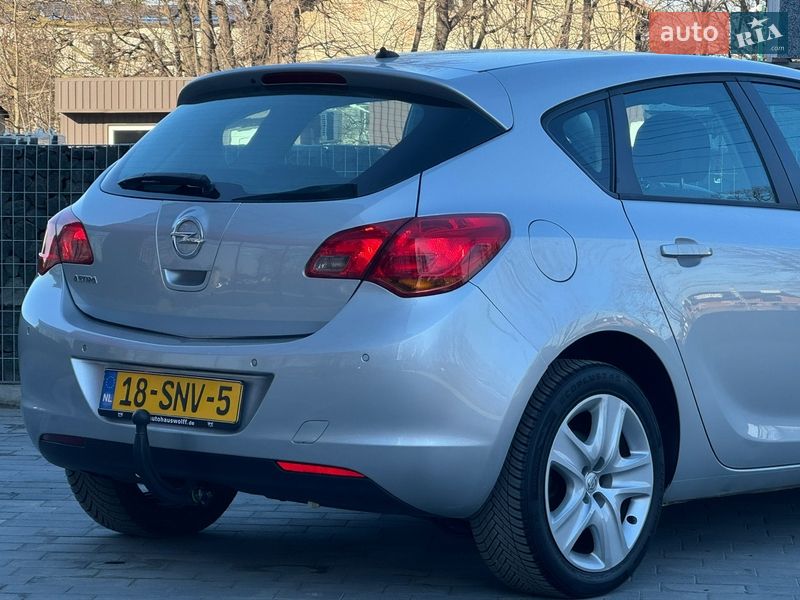 Хэтчбек Opel Astra 2011 в Стрые