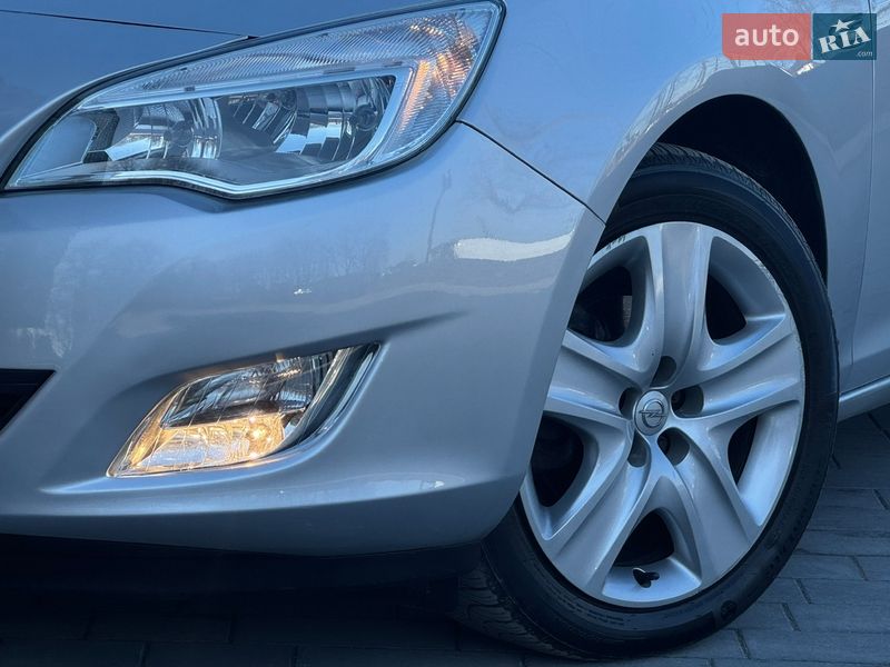 Хэтчбек Opel Astra 2011 в Стрые