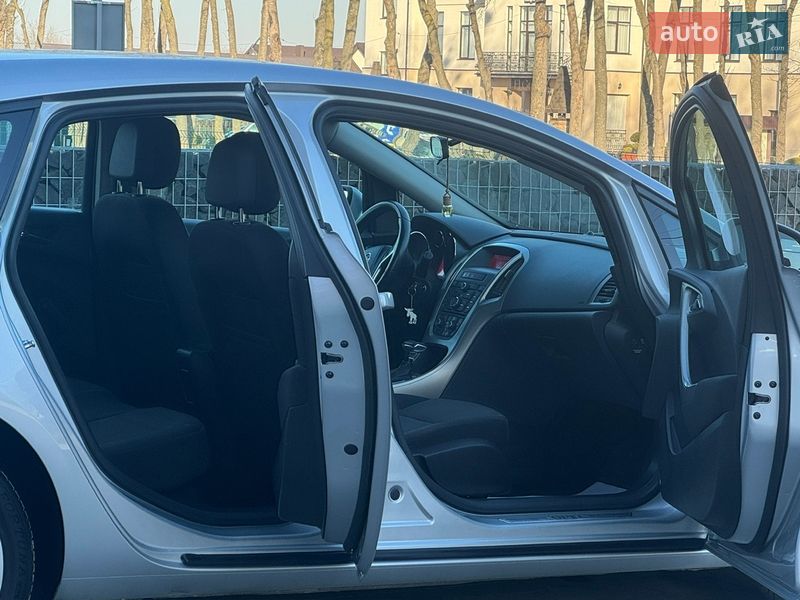 Хэтчбек Opel Astra 2011 в Стрые