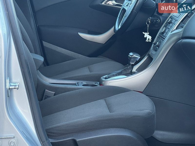 Хэтчбек Opel Astra 2011 в Стрые