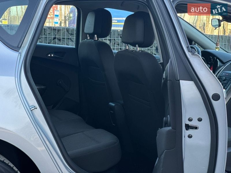 Хэтчбек Opel Astra 2011 в Стрые