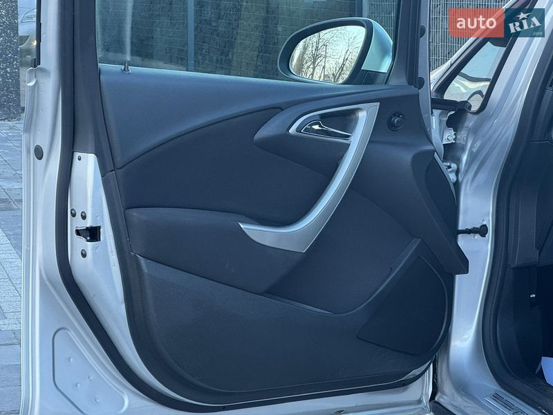 Хэтчбек Opel Astra 2011 в Стрые