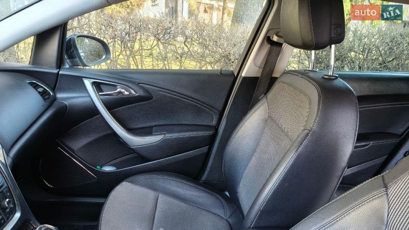 Универсал Opel Astra 2012 в Луцке