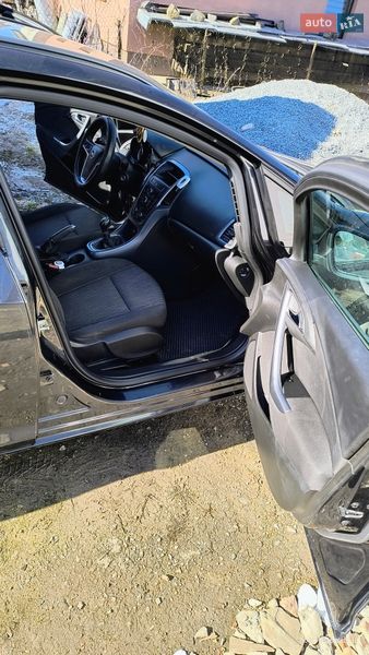 Хэтчбек Opel Astra 2013 в Ровно