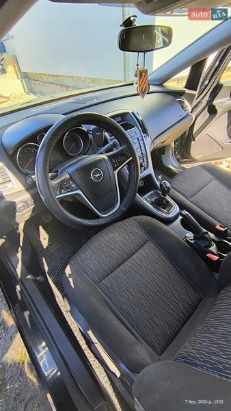 Хэтчбек Opel Astra 2013 в Ровно