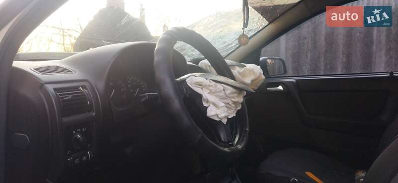 Седан Opel Astra 2002 в Лубнах