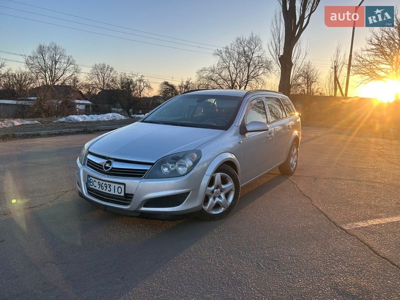 Универсал Opel Astra 2009 в Коростене