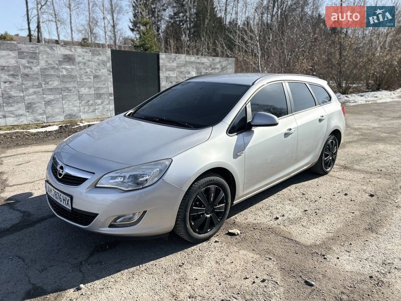 Универсал Opel Astra 2011 в Звягеле