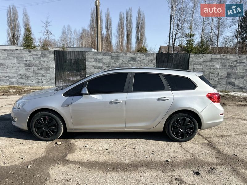 Универсал Opel Astra 2011 в Звягеле