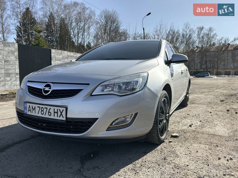 Универсал Opel Astra 2011 в Звягеле