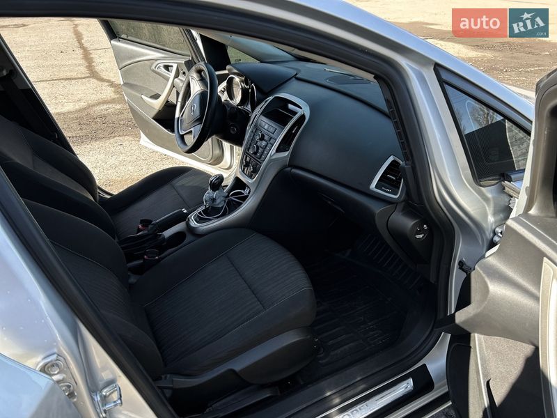 Универсал Opel Astra 2011 в Звягеле