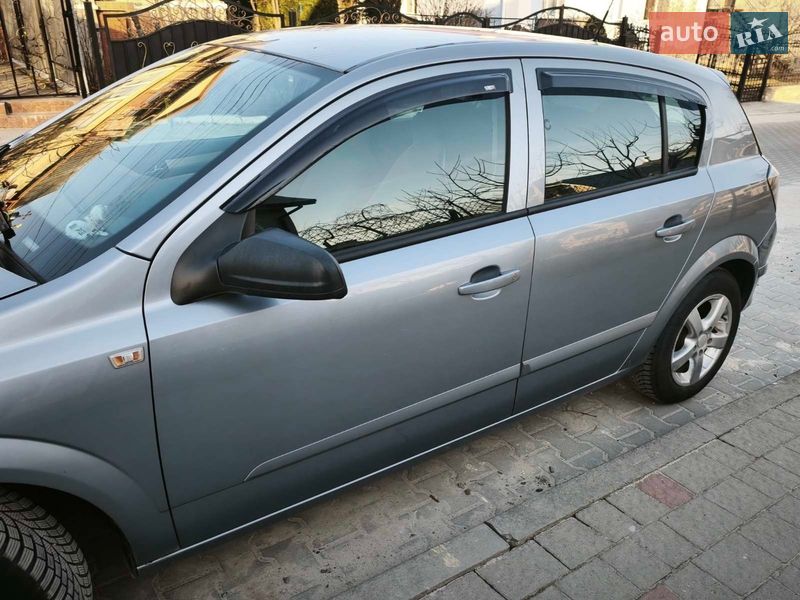 Хэтчбек Opel Astra 2006 в Трускавце