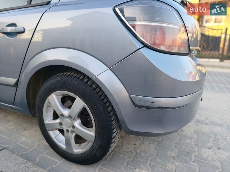 Хэтчбек Opel Astra 2006 в Трускавце