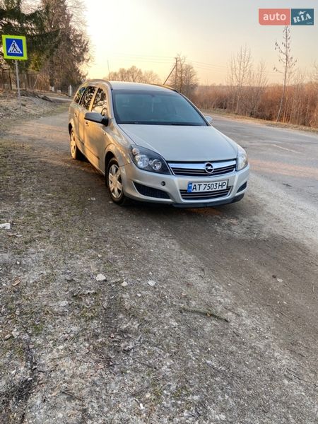 Универсал Opel Astra 2005 в Самборе