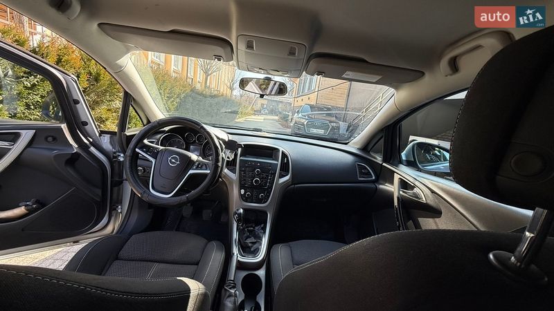 Універсал Opel Astra 2012 в Моршині