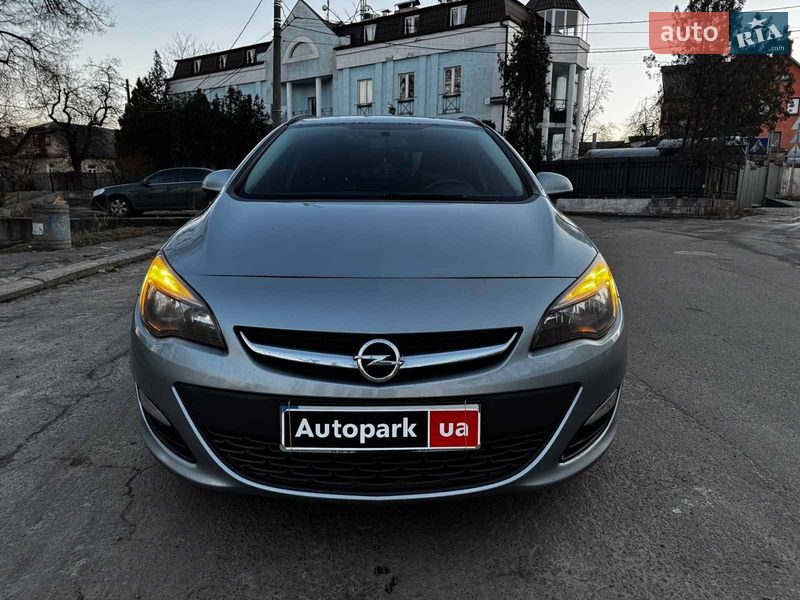 Универсал Opel Astra 2014 в Киеве