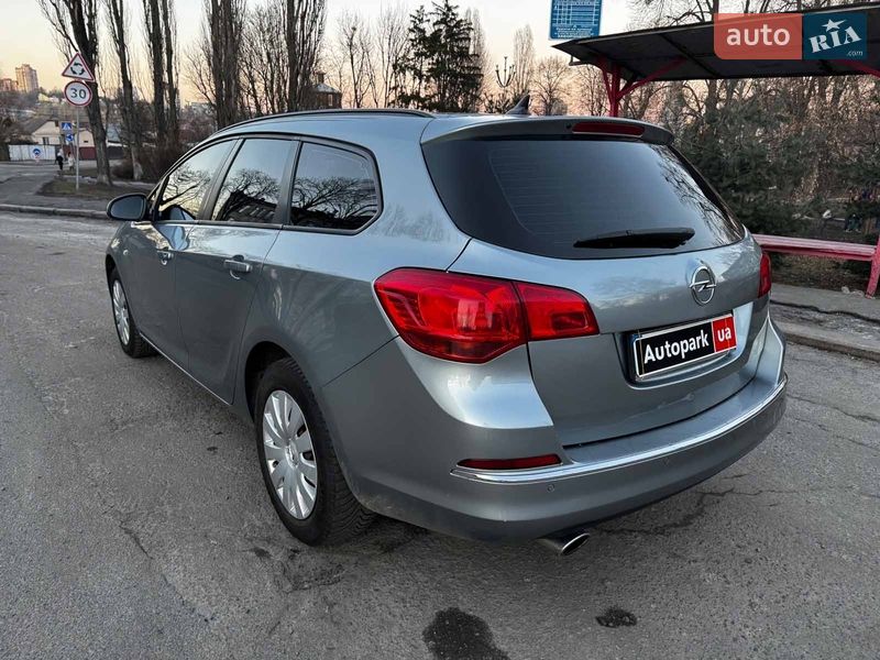 Универсал Opel Astra 2014 в Киеве