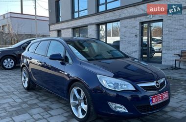 Универсал Opel Astra 2011 в Ровно