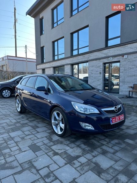 Универсал Opel Astra 2011 в Ровно