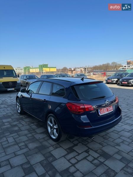 Универсал Opel Astra 2011 в Ровно