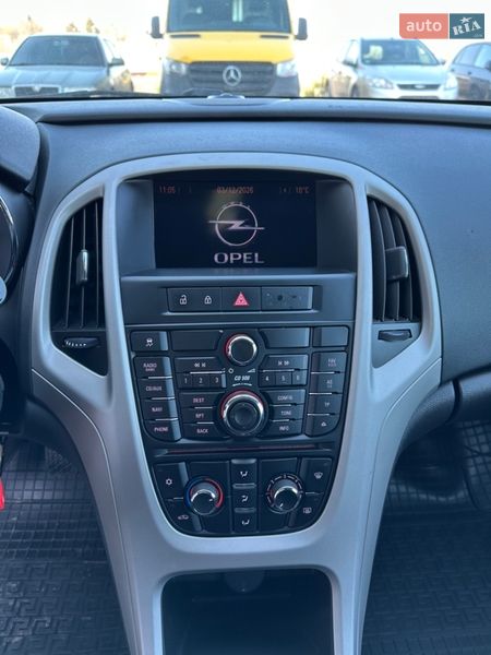 Универсал Opel Astra 2011 в Ровно