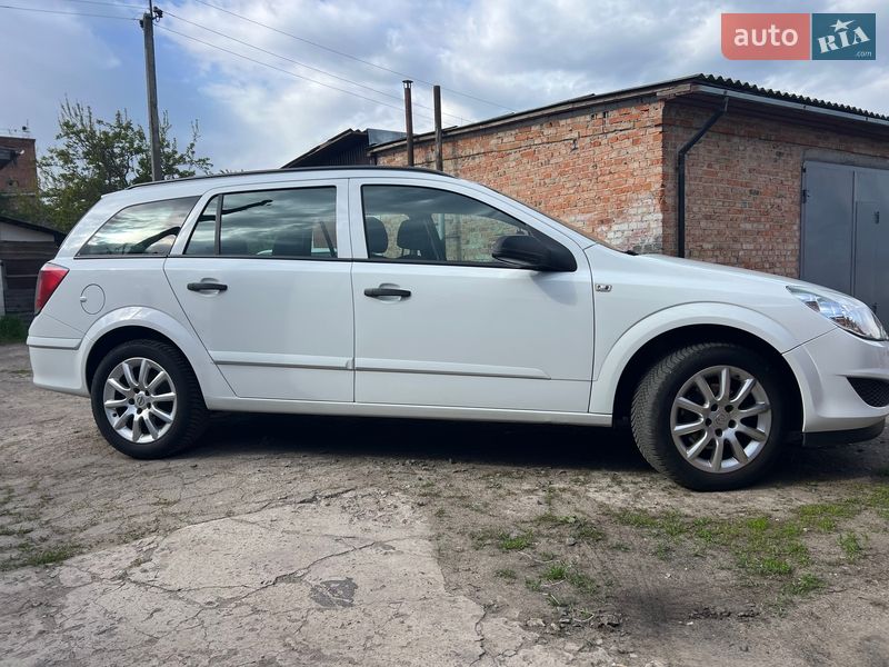 Універсал Opel Astra 2010 в Ніжині