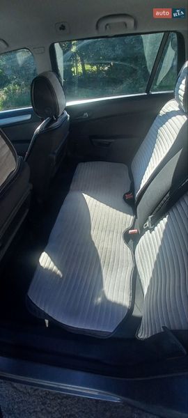 Универсал Opel Astra 2006 в Ровно