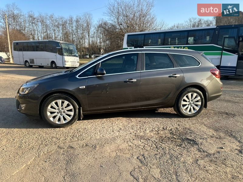 Универсал Opel Astra 2011 в Ивано-Франковске