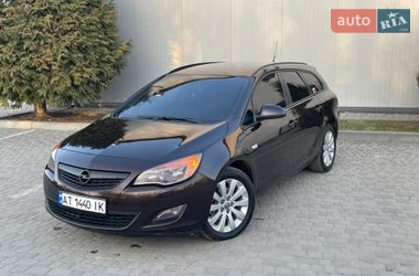 Універсал Opel Astra 2011 в Івано-Франківську