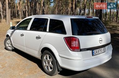 Универсал Opel Astra 2009 в Александровке