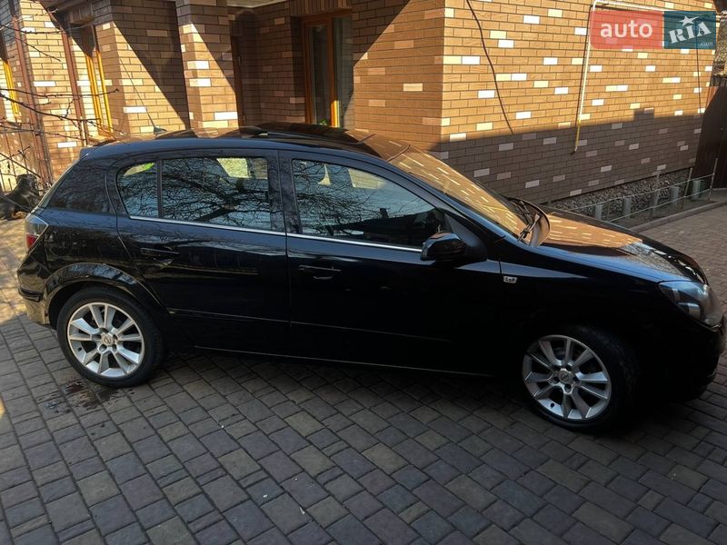 Хэтчбек Opel Astra 2008 в Луцке