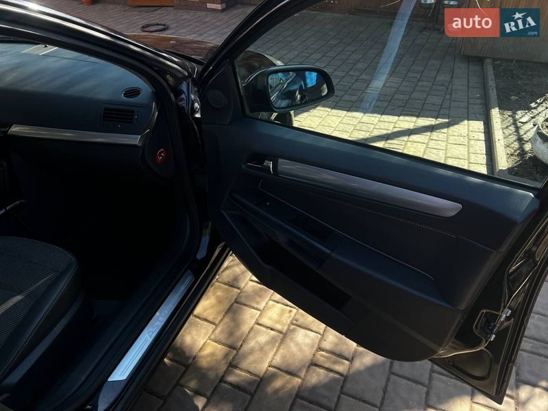 Хэтчбек Opel Astra 2008 в Луцке