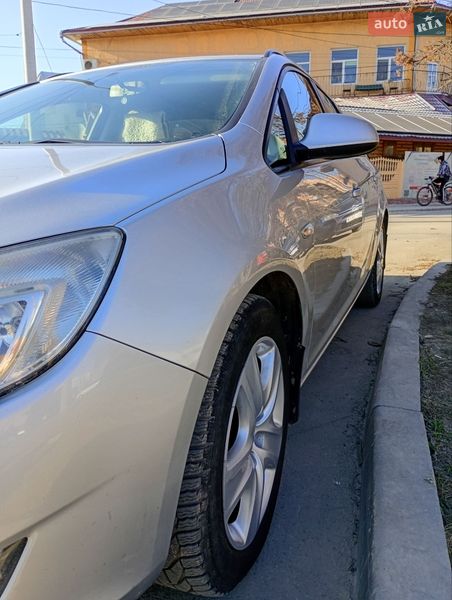 Универсал Opel Astra 2010 в Тернополе