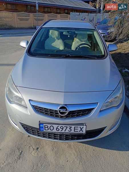 Универсал Opel Astra 2010 в Тернополе