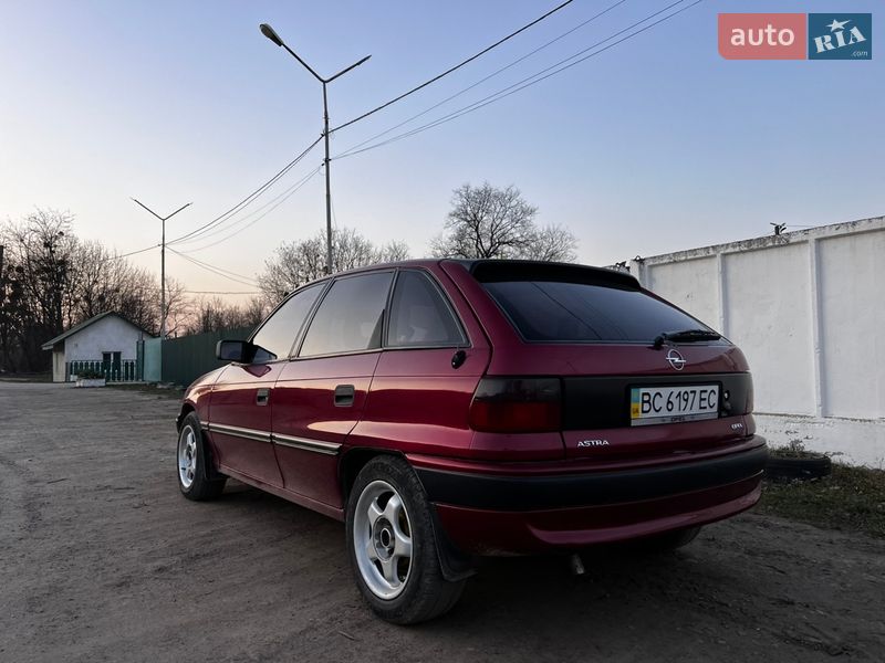 Хетчбек Opel Astra 1992 в Стрию