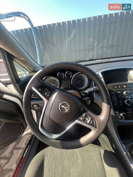 Универсал Opel Astra 2014 в Тернополе