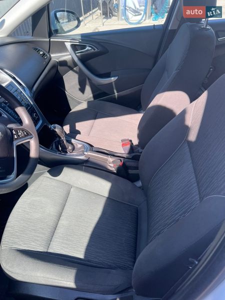 Универсал Opel Astra 2014 в Тернополе