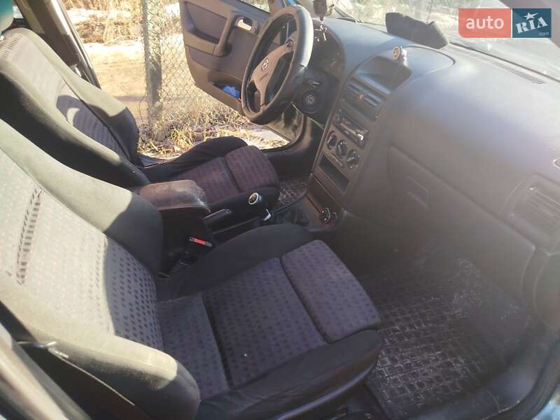Хэтчбек Opel Astra 2004 в Обухове