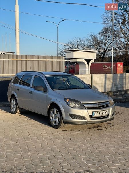 Opel Astra 2011