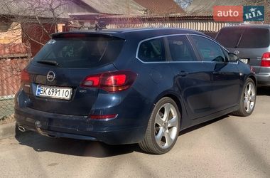 Универсал Opel Astra 2011 в Костополе