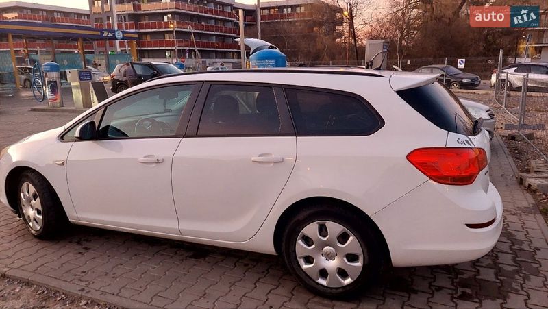 Универсал Opel Astra 2012 в Ивано-Франковске