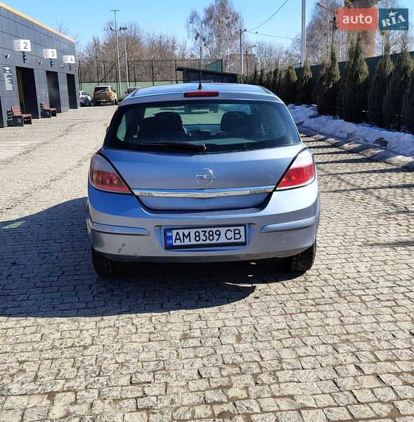 Хэтчбек Opel Astra 2007 в Житомире